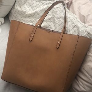Gap Tote | Brand new price tag still on it !